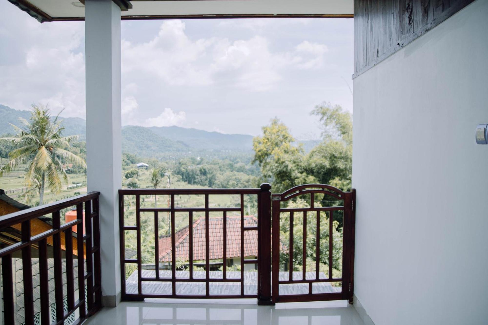 Reddoorz At Villa Bukit Senyum Lombok Kuripan  Eksteriør billede